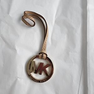 MICHAEL KORS TAN LEATHER LOOP STRAP BRASS KEY FOB BAG CHARM KEYCHAIN HANG TAG